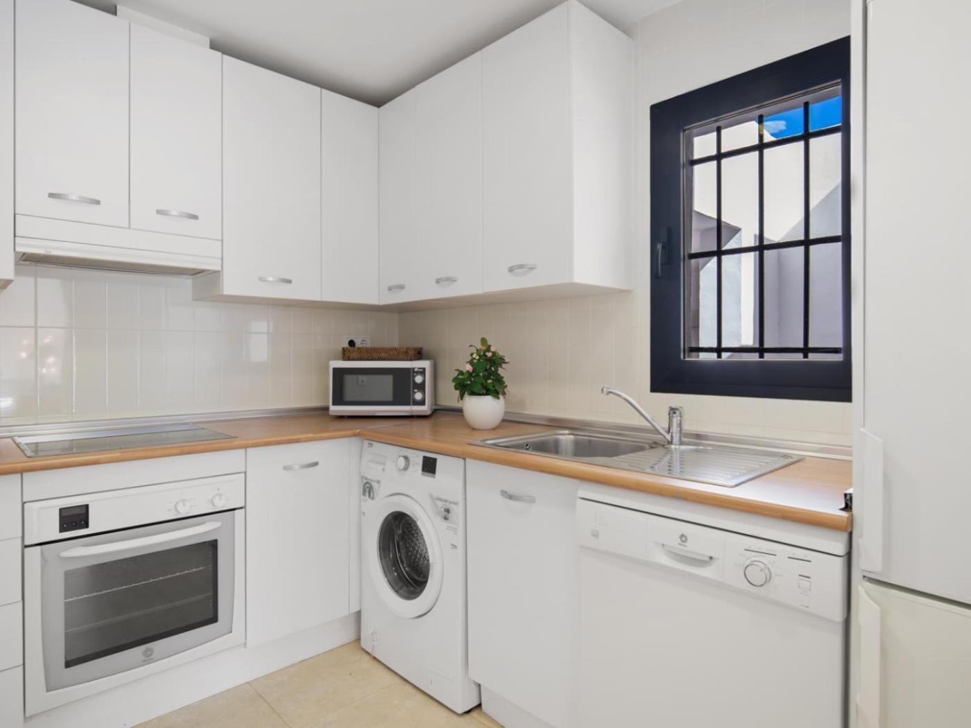 Apartamento De 2 Dormitorios En Playas Del Duque 马尔韦利亚 外观 照片