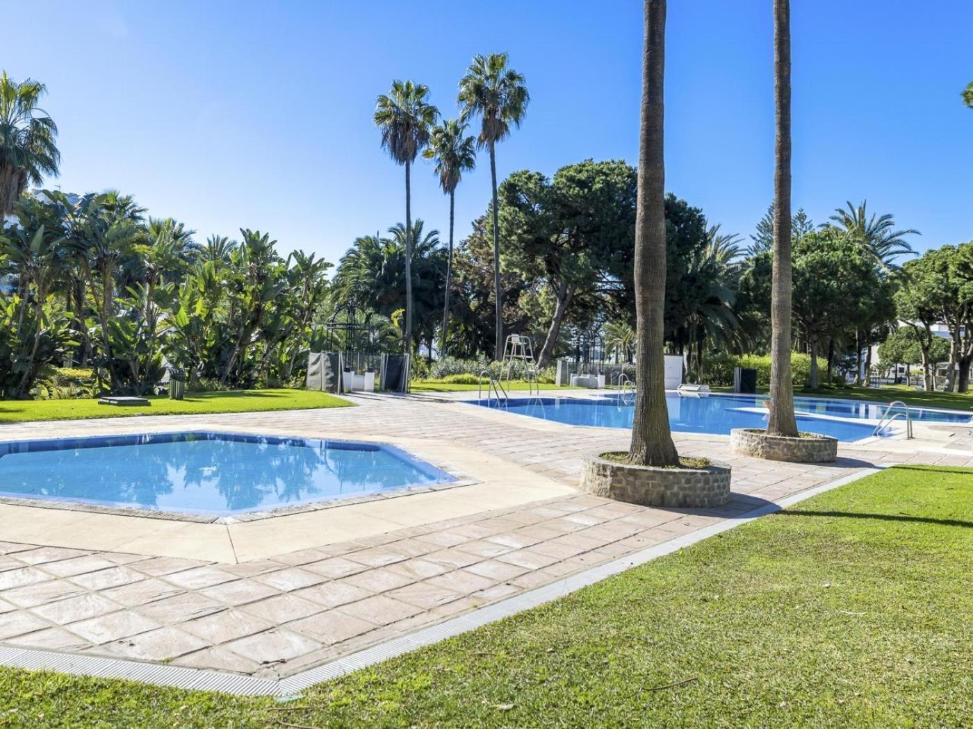Apartamento De 2 Dormitorios En Playas Del Duque 马尔韦利亚 外观 照片