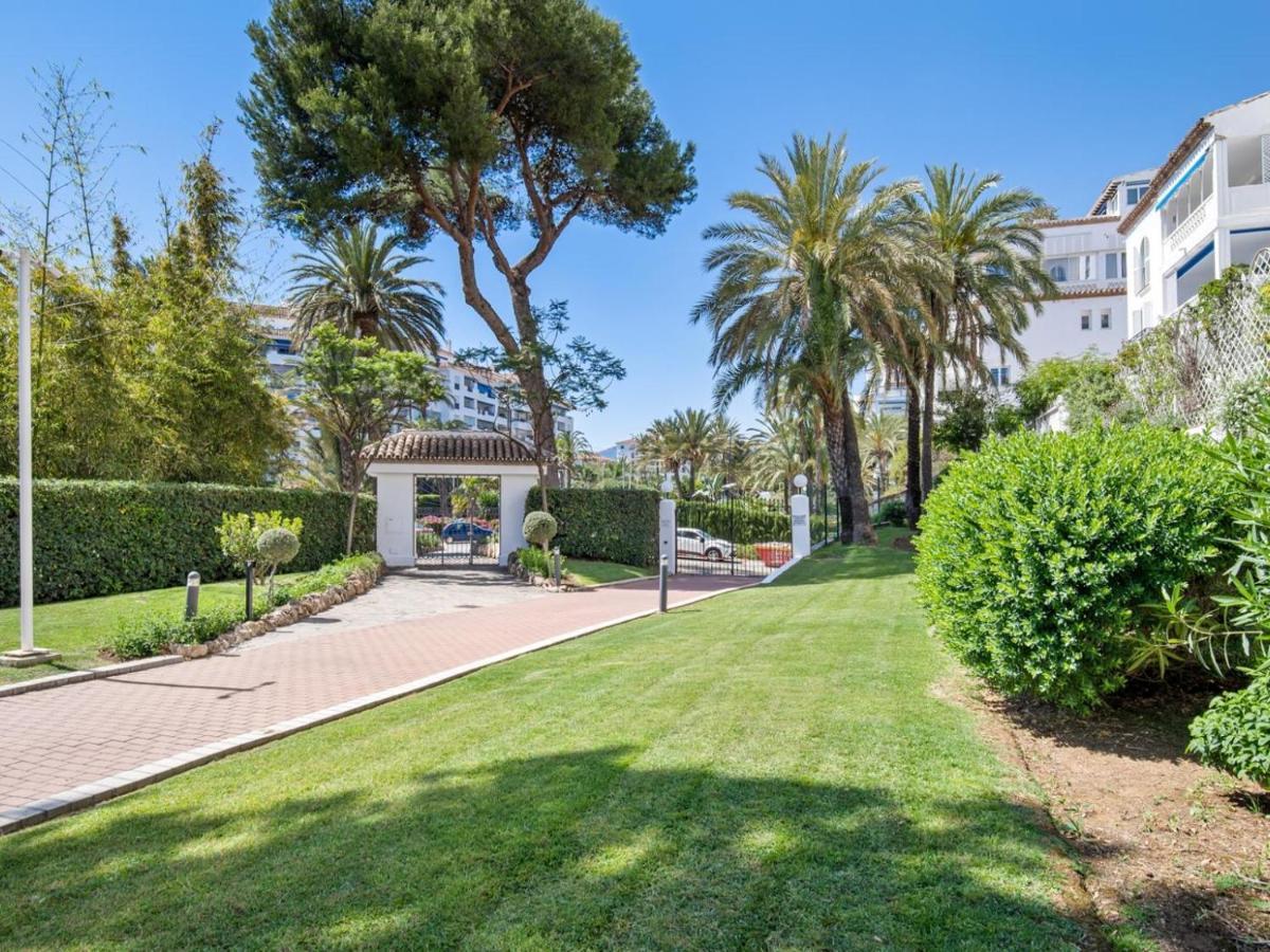 Apartamento De 2 Dormitorios En Playas Del Duque 马尔韦利亚 外观 照片