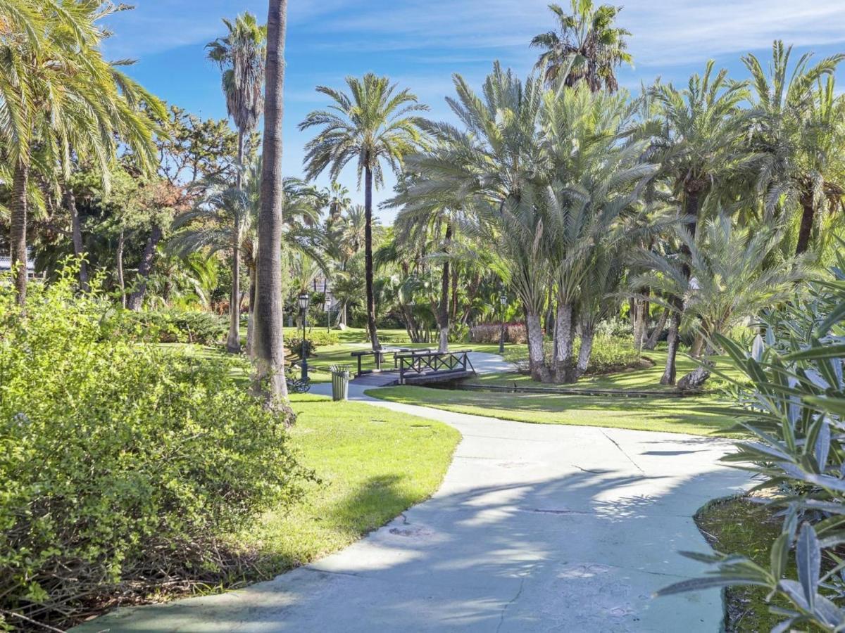 Apartamento De 2 Dormitorios En Playas Del Duque 马尔韦利亚 外观 照片