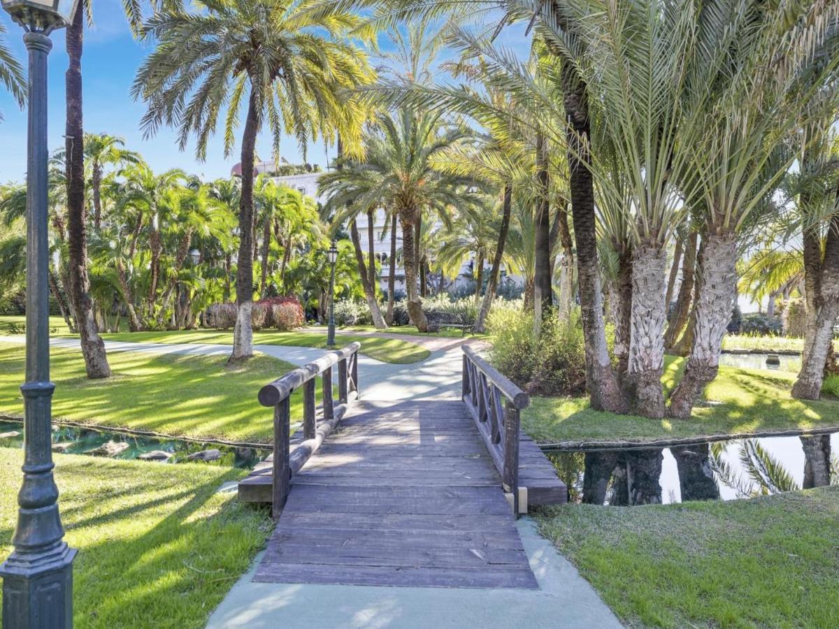 Apartamento De 2 Dormitorios En Playas Del Duque 马尔韦利亚 外观 照片